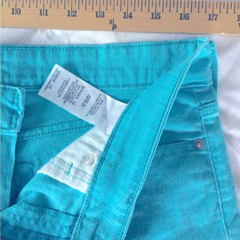 Levi shorts. - Picture 2 of 3